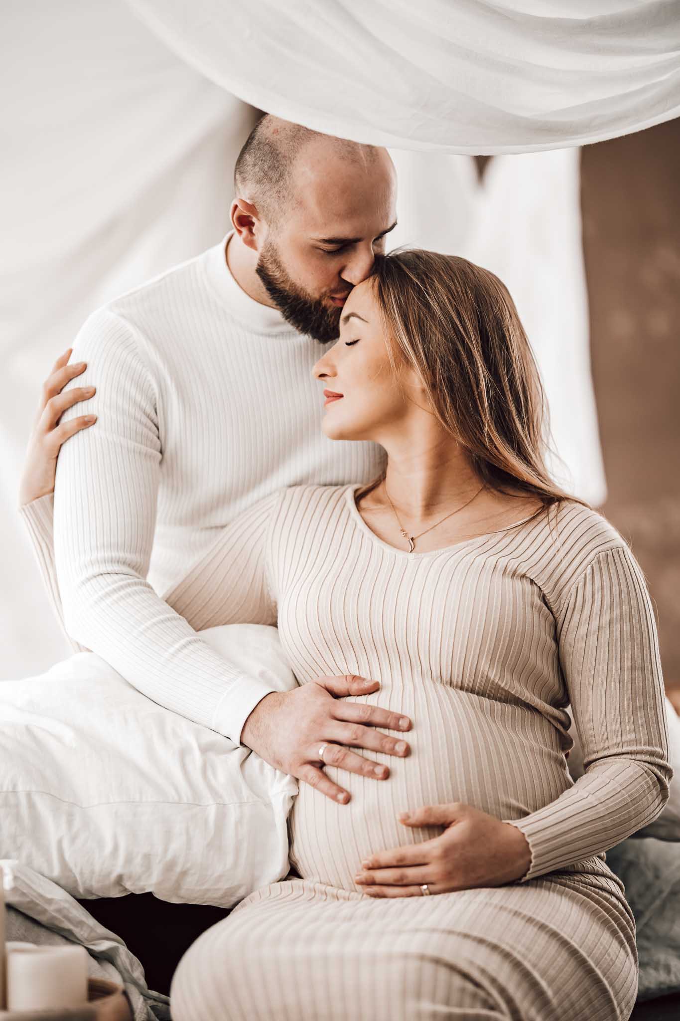 Agata-zatorska-fotografia-profoto-sesja-ciazowa_studio_lifestyle-gdansk-trojmiasto-kolektywne-studio-17